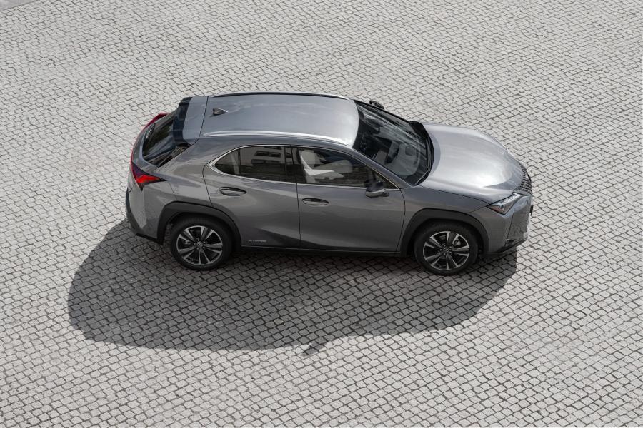  Lexus UX250h 2018 года  (WW) (фото 31 из 40)